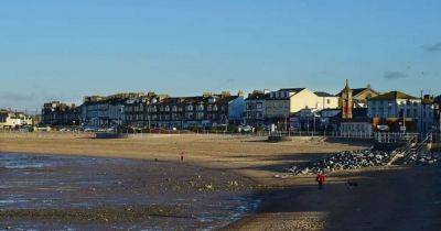 Bay - Locals back coastal town slammed as resembling 'abandoned Hollywood set' - manchestereveningnews.co.uk - Britain