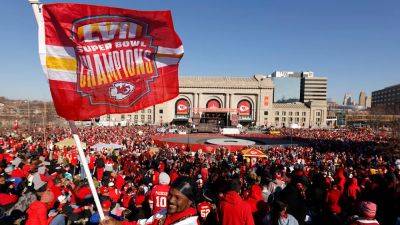 Patrick Mahomes - Travis Kelce - David Eulitt - Social media users, outlets shocked by Chiefs' drunken behavior at victory parade: ‘Worst’ role models - foxnews.com - Britain - state Missouri