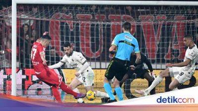 Christian Pulisic - Olivier Giroud - Monza Vs AC Milan: Rossoneri Tumbang 2-4 - sport.detik.com