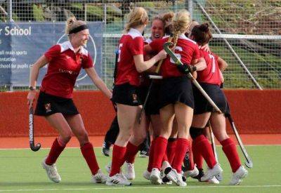 Holcombe Women draw 2-2 with England Hockey Division 1 South leaders Surbiton 2s on Sunday with goals from Lottie Bingham and Phoebe Steele – Nick Bandurak’s side drew 1-1 with Slough on Saturday