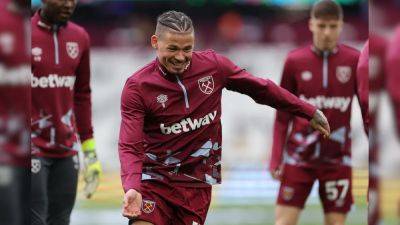 Pep Guardiola - Pep Guardiola Sorry For Kalvin Phillips 'Overweight' Jibe - sports.ndtv.com - Qatar