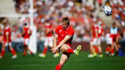 Costelow back at flyhalf for Wales against Ireland