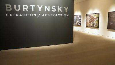 Burtynsky exhibition at Saatchi Gallery ‘pulls curtain away’ on humanity’s impact on Earth - euronews.com - Canada - county Wake