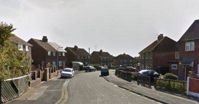 LIVE: Bomb disposal units called to residential street after guns and 'grenade' found in house - manchestereveningnews.co.uk