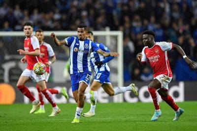 Galeno stuns timid Arsenal with late Porto winner, Napoli earn draw against Barca