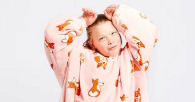 Oodie sale slashes bestselling £20 hoodies that 'reduce bills' to rival Primark and ASDA prices in sale 'that could end any time' - manchestereveningnews.co.uk