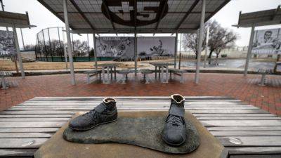 Jackie Robinson statue cleats heading to Negro Leagues Baseball Museum - ESPN