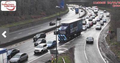 Live updates as lane closures causes severe delays on the M4