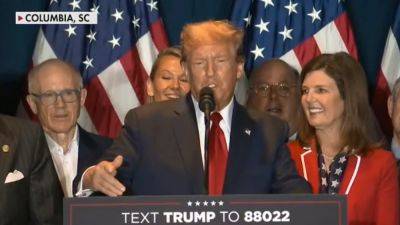 Donald Trump - Trump - Zach Wilson - Woody Johnson - NFL team owner appears on stage with Trump during South Carolina victory speech - foxnews.com - Britain - Usa - New York - county White - state South Carolina