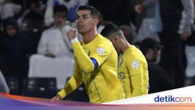 Cristiano Ronaldo - Cristiano Ronaldo Dicap Lakukan Gestur Tidak Senonoh, Tuai Kritikan - sport.detik.com - Portugal - Saudi Arabia