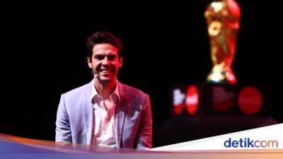 Kaka Kena Tekel Horor, Ada Netizen yang Fokus ke Nama di Jersey-nya - sport.detik.com - Qatar - Jersey