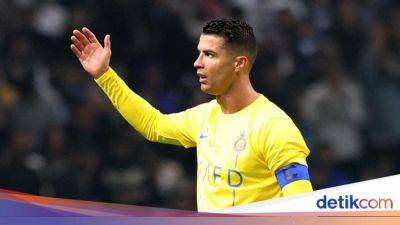 Lionel Messi - Cristiano Ronaldo - Ronaldo Terancam Sanksi gegara Gestur Tak Senonoh ke Fans Lawan - sport.detik.com - Portugal - Saudi Arabia