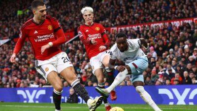 Manchester United climb into sixth place with 3-0 West Ham win
