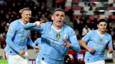 Alan Smith - Phil Foden - Man City eye top spot in three-horse title race - channelnewsasia.com - Britain