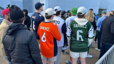 Why are there so many Mark Sanchez jerseys at the WM Open? - ESPN