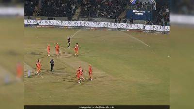 Harmanpreet Kaur - Bizarre Sprinklers Incident Brings Mumbai Indians vs Gujarat Giants WPL Match To Halt - sports.ndtv.com - India