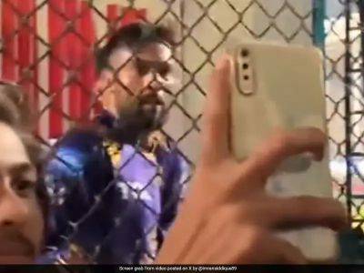 Watch: Mohammad Amir Called 'Fixer' By Pakistan Crowd, Furious Star Turns Back To Say This - sports.ndtv.com - Pakistan