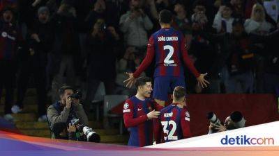 Robert Lewandowski - Fermin Lopez - Barcelona Vs Napoli: Barca Menang 3-1, Lolos ke Perempatfinal - sport.detik.com