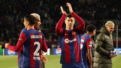 Barca holds off Napoli to enter Champions League quarter-finals