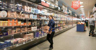 Aldi hikes wages for UK staff as it announces second payrise of 2024 - manchestereveningnews.co.uk - Britain - Ireland