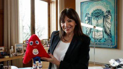 Exclusive-Paris mayor Hidalgo makes plans for June pool party in the Seine