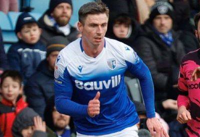 Gillingham striker Oli Hawkins was replaced at Wimbledon as head coach Stephen Clemence went without a proper striker in the second half