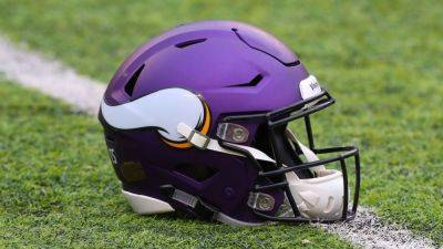 Vikings acquire second 1st-round pick in trade with Texans - ESPN