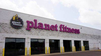 Planet Fitness revokes woman's membership after she snapped photo of transgender woman in women's locker room