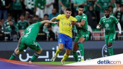 Cristiano Ronaldo - Roger Ibanez - Al Ahli Vs Al Nassr: Gol Ronaldo Tumbangkan Firmino Cs - sport.detik.com - Saudi Arabia