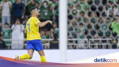 Gol Penalti Ronaldo 'Hancurkan' Markas Al Ahli, Fans Lempar Botol