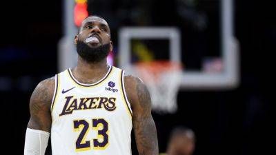 Broken clock, reviews mar final minutes of Lakers-Warriors - ESPN