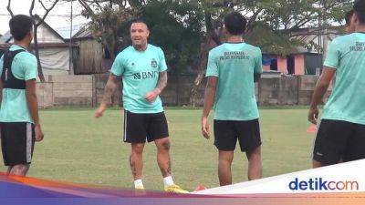 Ricky Kambuaya - Persis Solo - Bhayangkara Kalah Lagi, Radja Nainggolan Cs Makin Dekat Degradasi - sport.detik.com - Indonesia