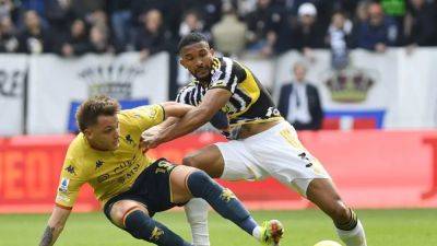 Ten-men Juve drop points again in goalless home draw against Genoa