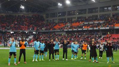 Leverkusen beat Freiburg to edge closer to maiden league title