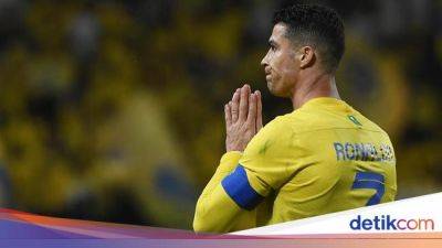 Cristiano Ronaldo - Kaki Bengkak Ronaldo yang Jadi Sorotan Netizen - sport.detik.com