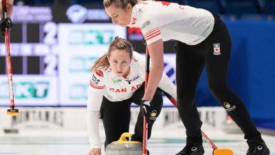 Jennifer Jones - Bay - Silvana Tirinzoni - Homan-led Canadian rink improves to 5-0 at world women's curling championship - cbc.ca - Switzerland - Italy - Canada - Norway