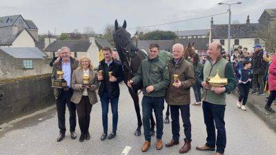 Willie Mullins - Paul Townend - Willie Mullins' Cheltenham champions welcomed home to Carlow - rte.ie - Ireland