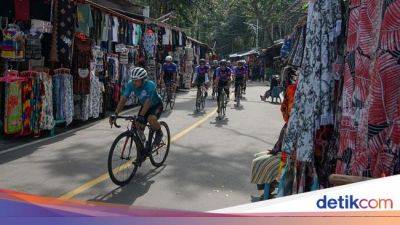 Aksi Pembalap Sepeda di Tour De Sabang 2024 - sport.detik.com