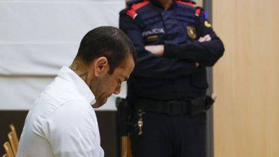 Dani Alves - Spanish court bails convicted rapist Dani Alves for €1m - rte.ie - Spain - Brazil