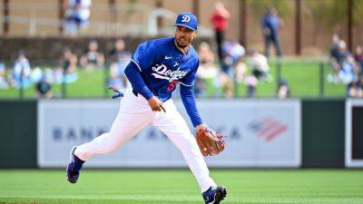 Dave Roberts - Mookie Betts potentially in rare territory as Dodgers shortstop - ESPN - espn.com - New York - Los Angeles - South Korea - county San Diego