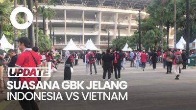 Suporter Ramaikan GBK Jelang Laga Indonesia Vs Vietnam