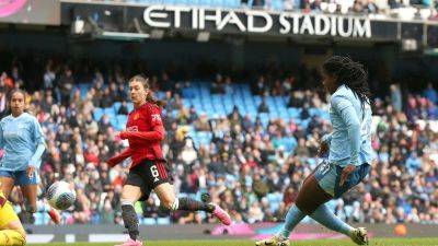 WSL: Khadija Shaw makes history as Manchester City ease past Manchester United