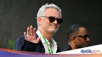 Momen Jose Mourinho Jadi Pengibar Bendera MotoGP Portugal 2024