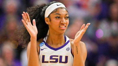 LSU star Angel Reese waves goodbye to Middle Tennessee State player who fouled out