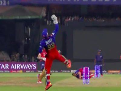 Watch: RCB Star Risks Serious Injury, Yet Takes Stunning Catch Against Punjab Kings