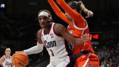 Paige Bueckers - Aaliyah Edwards' double-double helps UConn survive Syracuse scare, advance to Sweet 16 - cbc.ca - Usa - Georgia - county Edwards