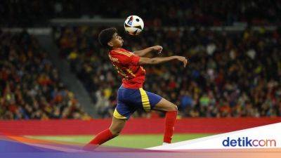 Dani Olmo - Lucas Paquetá - Santiago Bernabéu - Bernabeu Sambut Meriah Bintang Muda Barcelona Ini - sport.detik.com
