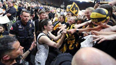 Caitlin Clark pens farewell to 'forever favorite' Iowa fans after final home game