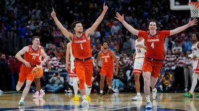 6th-seeded Clemson beats No. 2 Arizona to reach men's Elite 8 for 1st time since 1980