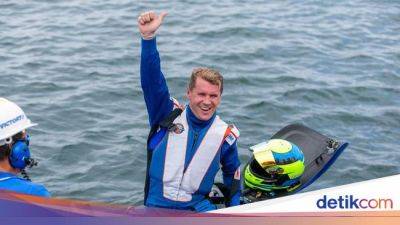 Erik Stark Menangi Sprint Race F1 Powerboat Danau Toba